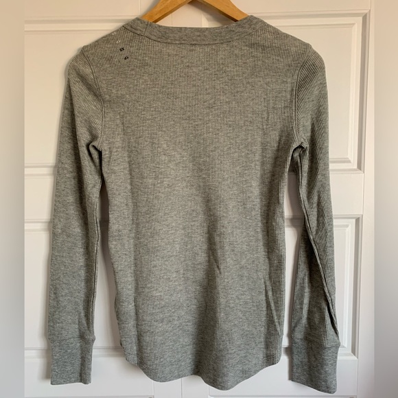 Gap LS Women’s top - Size XS - Picture 3 of 3